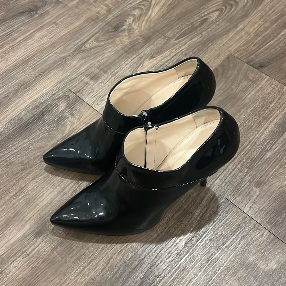 Beautiful Prada patent leather, pointy-toe booties! Size IT 38.5 / US 8.